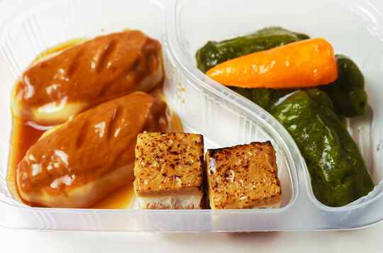 燒肉拼豉油雞風味慕斯軟餐(便當)